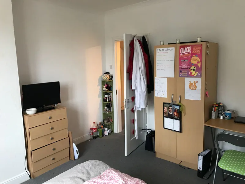 Modern 5 Bed Terraced House // JUL 2026 - Image 8